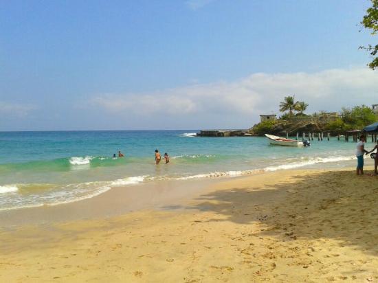 Playa Caracolito_higueroteonline