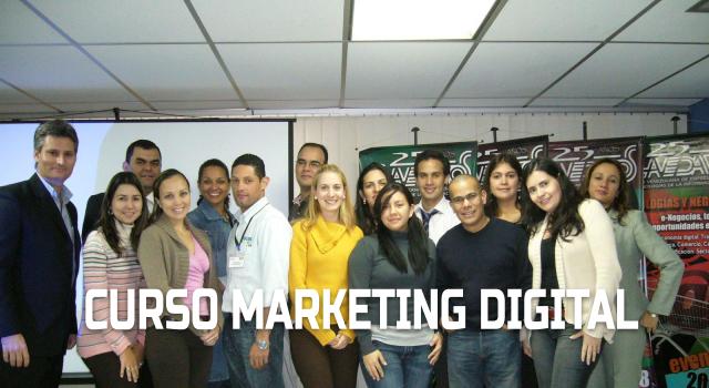 Grupo de estudiantes del Curso de Marketing Digital