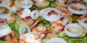 Ensalada con pulpo en ruedas